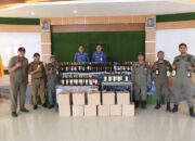 Pemkot Tangerang Sikat 214 Botol Miras di Cibodas