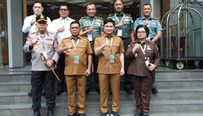 Gubernur Andra Soni dan Forkopimda Provinsi Banten Dengarkan Arahan Presiden Prabowo