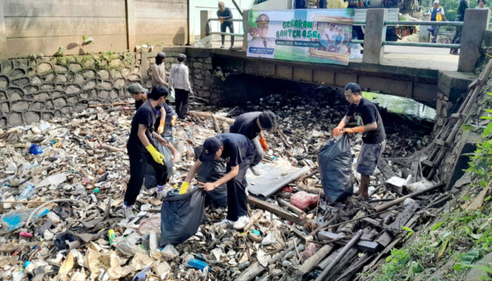 Gerakan Banten ASRI, Puluhan Ton Sampah Kali Sabi Dibersihkan Relawan
