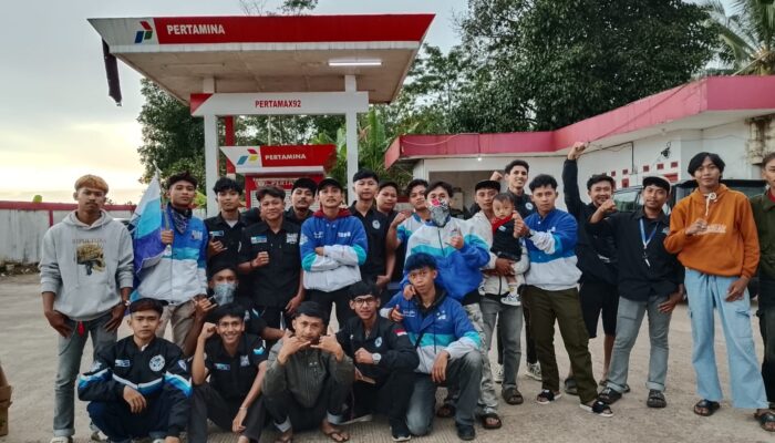 XTC PAC Kadupandak Berbagi Takjil di Terminal Warungawi, Wujud Kepedulian di Bulan Ramadan