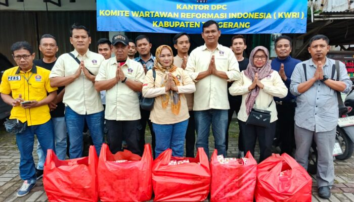 Ramadan Penuh Berkah, KWRI Kabupaten Tangerang Turun ke Jalan Bagikan Ratusan Takjil Gratis