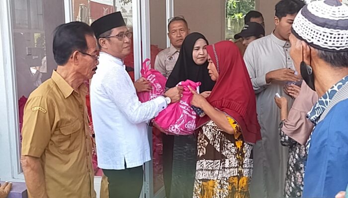 Kades Cikuya Ade Black Bagikan 1.500 Paket Sembako dan Santuni Ratusan Yatim Dhuafa Jelang Lebaran