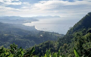 Lukisan Alam di Tanjakan Habibi Cisolok, Harmoni Laut Biru dan Tebing yang Memikat Hati