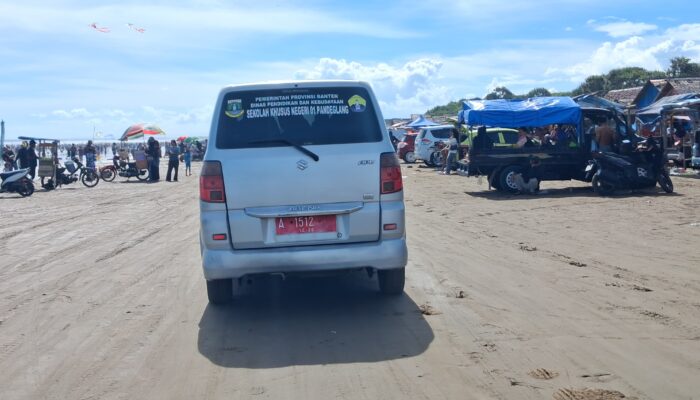 Skandal Usai Lebaran, Mobil Dinas SKhN 01 Pandeglang Kepergok Liburan di Pantai Bagedur