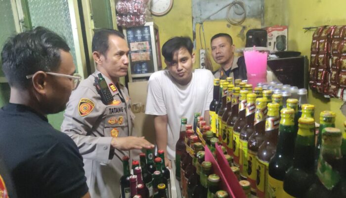 Berantas Penyakit Masyarakat, Muspika Kibin Tertibkan Lapak Tuak dan Warung Jamu Penjual Miras